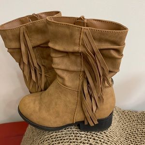 Faded glory, Boots, girls beige, suede fringe, pre-owned sz 10 smoke-free